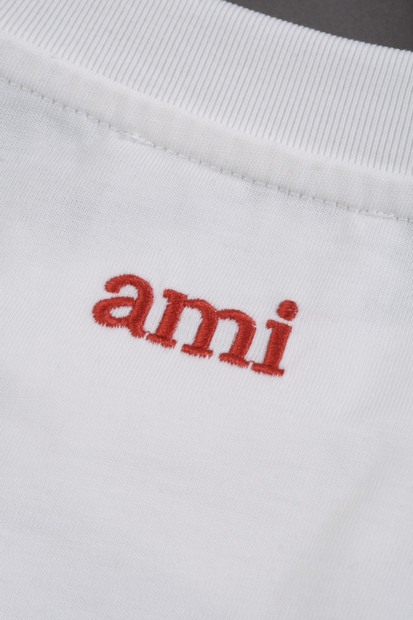 ブランドTシャツ着用イメージ